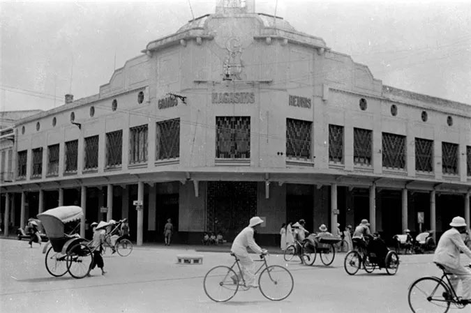 Picture 21 of Pictures of Trang Tien - a street to Hanoi in the past and now