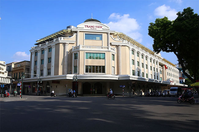 Picture 22 of Pictures of Trang Tien - a street to Hanoi in the past and now