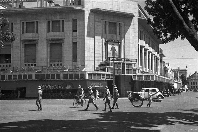 Picture 9 of Pictures of Trang Tien - a street to Hanoi in the past and now