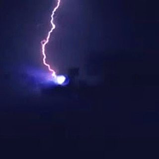 Picture 1 of Pictures of UFOs suspected of being struck by lightning