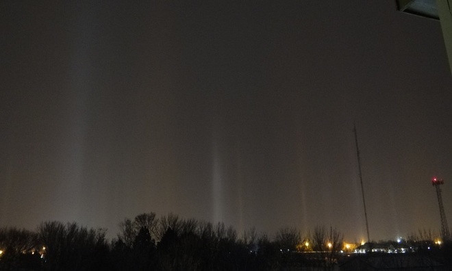 Picture 2 of Pillar of alien-like light landing in Canada