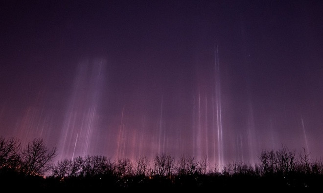 Picture 4 of Pillar of alien-like light landing in Canada