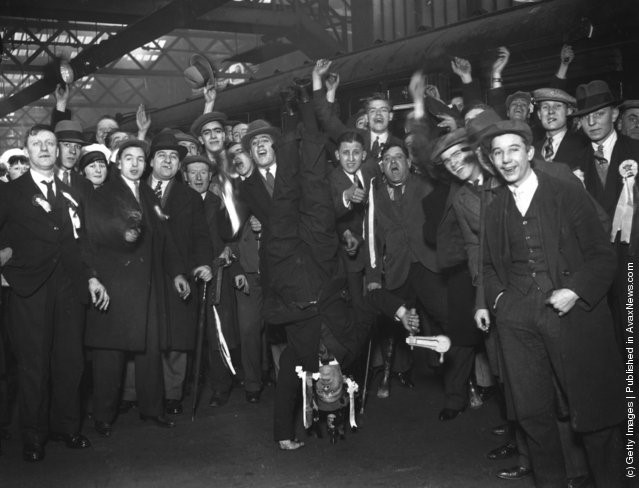 Picture 10 of Poison about football fans 100 years ago