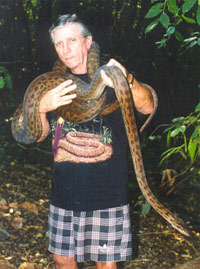 Picture 1 of Poisonous snake bites without dying