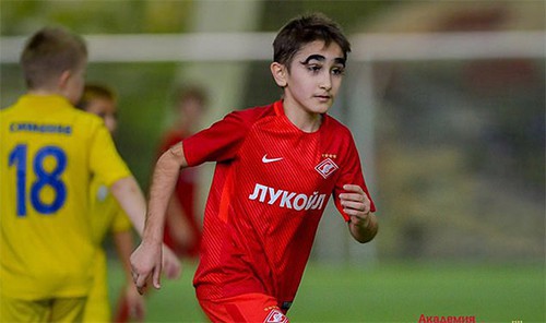 Picture 4 of Possessing unbelievably long eyelashes, the 11-year-old boy was officially enrolled in Russia's record book.