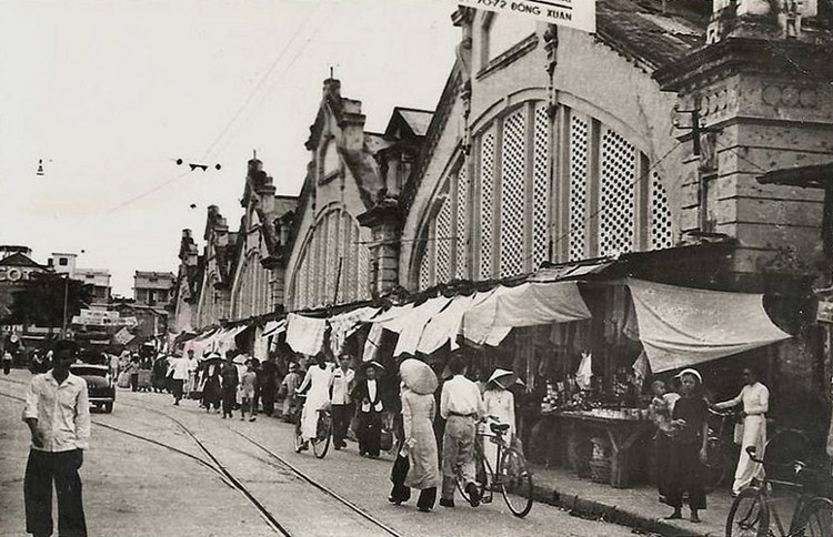 Picture 10 of Precious old photos of Dong Xuan market in Hanoi