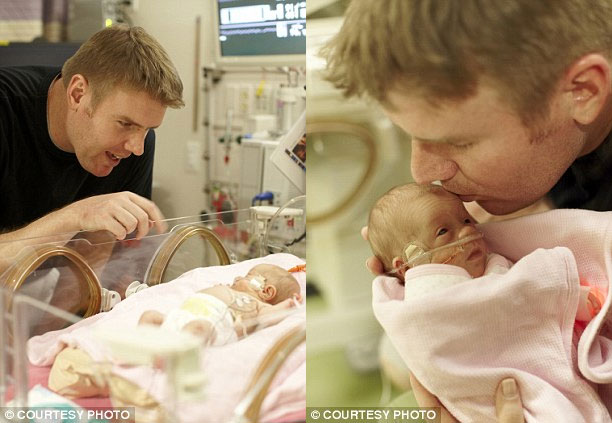 Picture 3 of Premature babies weigh 720g