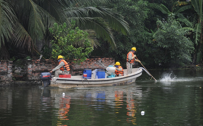 Picture 6 of Preparations of Germany to rescue dirty lakes in Hanoi