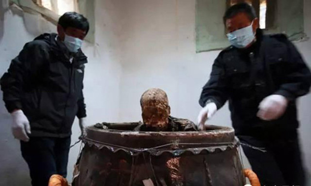 Picture 1 of Process of embalming Buddha's body living in China