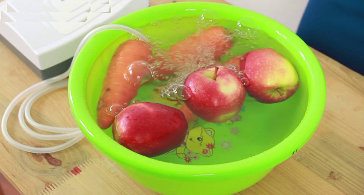 Picture 2 of Professor Nguyen Lan Dung: Ozone jacuzzi is like purple medicine