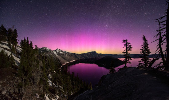 Picture 1 of Purple aurora in America
