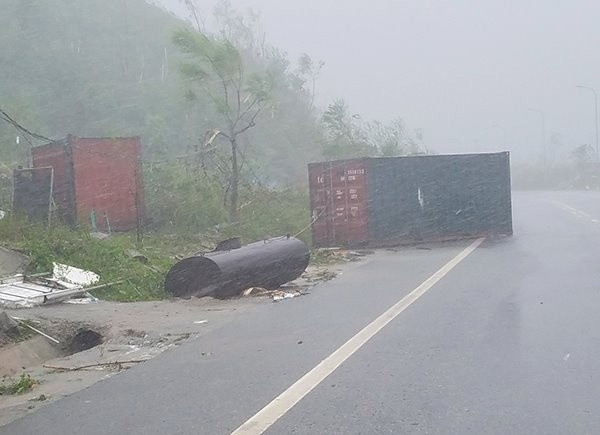Picture 1 of Quang Binh has a big power outage, and Ha Tinh has lost its telecommunication waves