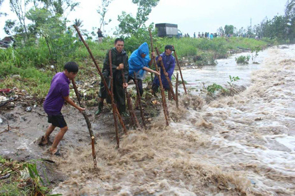 Picture 3 of Quang Binh has a big power outage, and Ha Tinh has lost its telecommunication waves