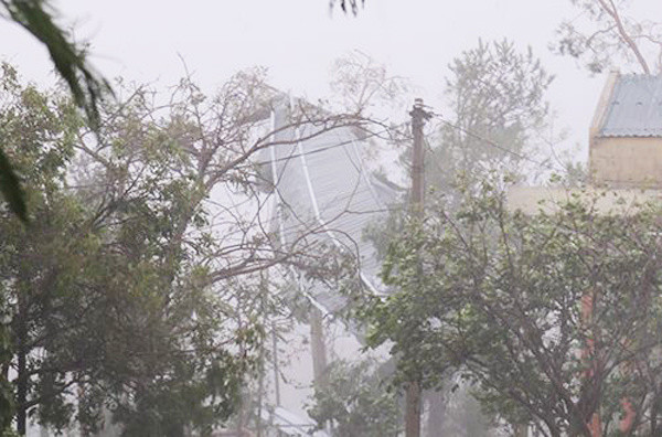 Picture 9 of Quang Binh has a big power outage, and Ha Tinh has lost its telecommunication waves