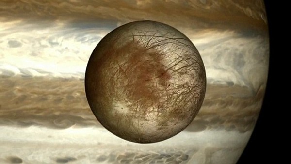 Picture 2 of Quiz: Find the true Moon between 8 frying pan and 1 Moon