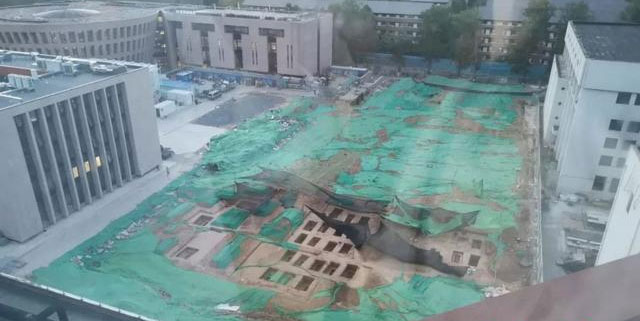Picture 2 of Rare discovery: Ancient tombs are found immediately in the famous Chinese university campus