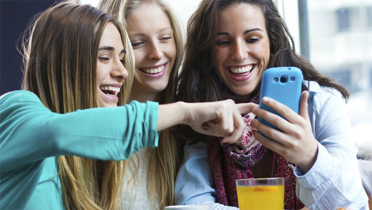 Picture 2 of Research affirms: The more pictures taken by women, the more selfie they will be!