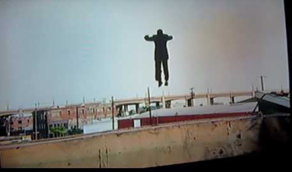 Picture 6 of Reveal the magic trick on the water, hovering in the air of a magician