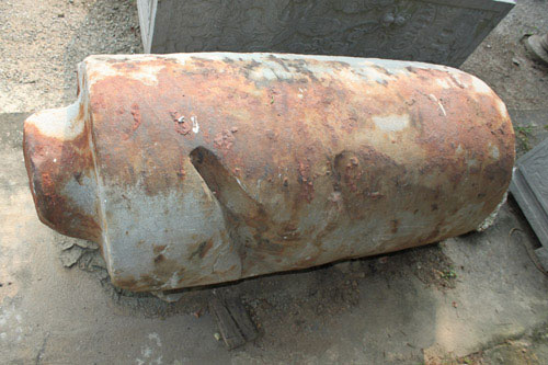 Picture 2 of Revealing secrets of Truong Yen ancient stone block