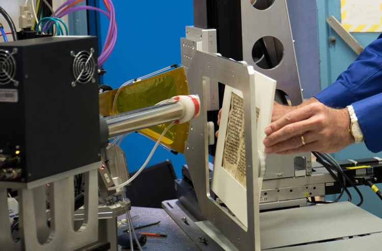 Picture 2 of Revealing the hidden secret in the 1,400-year-old book when taking X-rays