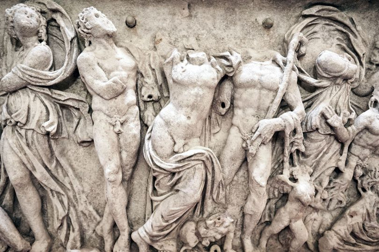 Roman coffin 1,800 years turned into flower pot in British palace images 2