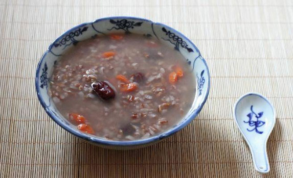 Picture 1 of Rules of eating 'three should, two should not' help the stomach be healthy