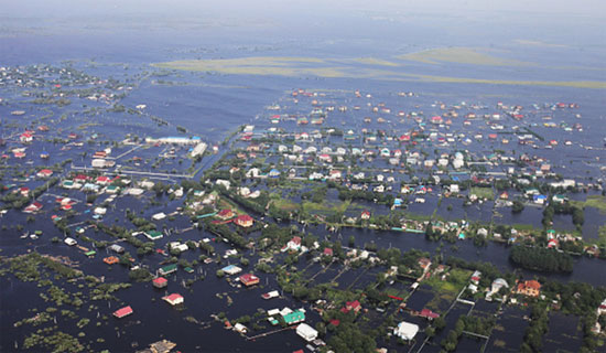 Picture 1 of Russia: Floods forced tens of thousands of people to evacuate