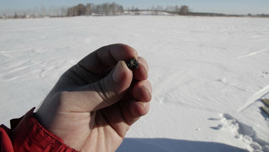 Picture 1 of Russia found the meteorite falling in Lake Chebakul