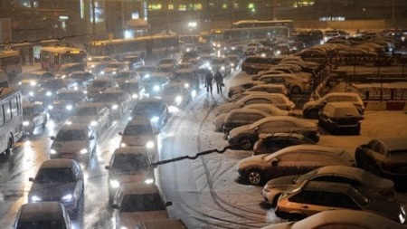 Picture 1 of Russia: Thousands of cars stuck 3 days on the highway