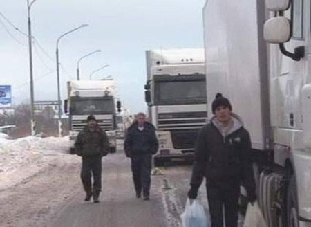 Picture 4 of Russia: Thousands of cars stuck 3 days on the highway
