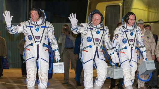 Picture 1 of Russian-American fleet on ISS returns safely to Earth