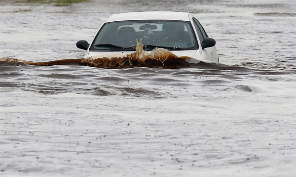Picture 1 of Safe driving techniques on flooded roads
