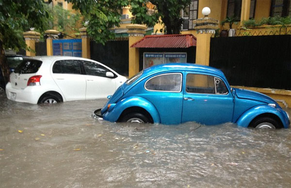 Picture 3 of Safe driving techniques on flooded roads