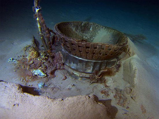 Picture 2 of Salvage Apollo airship engines on the ocean floor