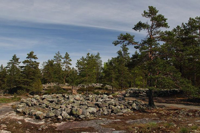 Picture 6 of Sammallahdenmaki Bronze Age archaeological site in Lappi