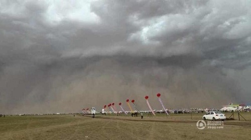 Picture 2 of Sandstorm 100 meters high in Inner Mongolia