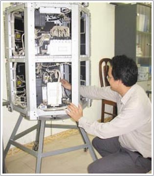 Picture 2 of Satellite builders