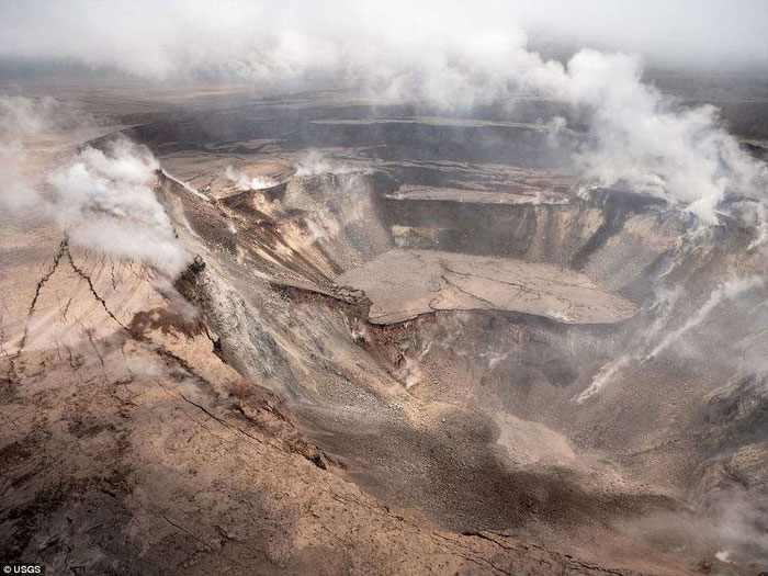 Picture 1 of Scary pictures in Hawaii crater