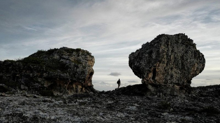Picture 1 of Scary warning from 2 giant rocks on the cliff