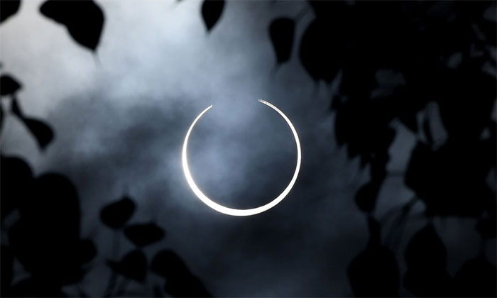 Picture 2 of Scene of the eclipse of the fire circle going through Asia