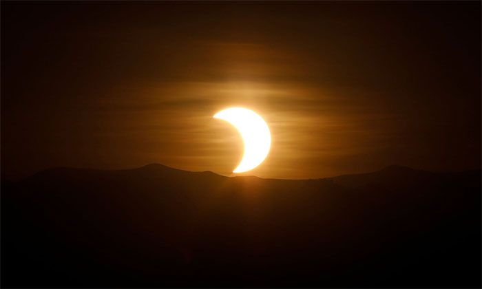 Picture 6 of Scene of the eclipse of the fire circle going through Asia