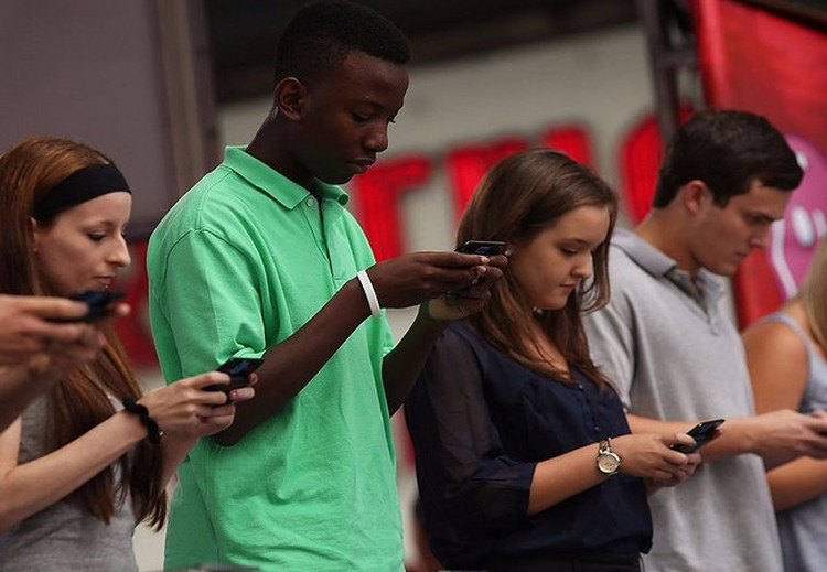 Picture 3 of Science proves to use many smartphones to make lazy brain work