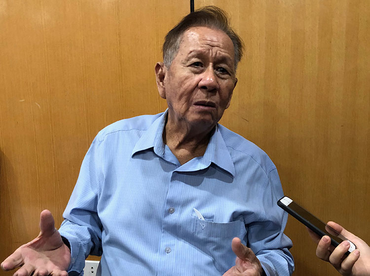 Picture 2 of Scientist 83 years and 20 years pursuing turns garbage into money