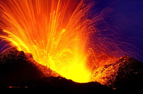 Picture 7 of Scientists chase the volcano's fury