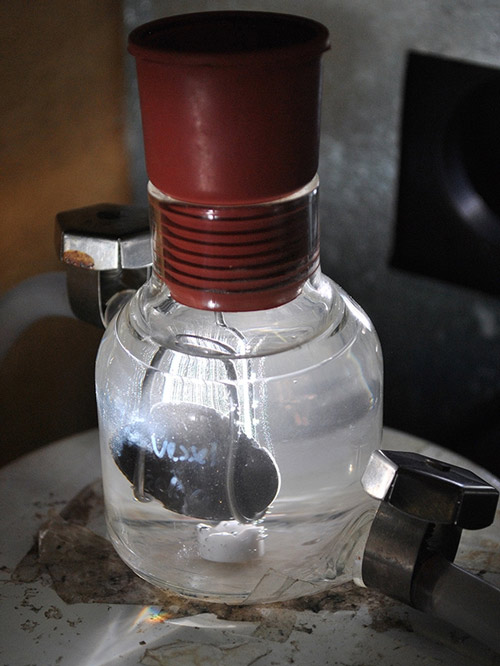Picture 3 of Scientists have demonstrated that it is possible to extract water into oxygen and hydrogen in the universe, while also creating breathing air and fuel for running ships.