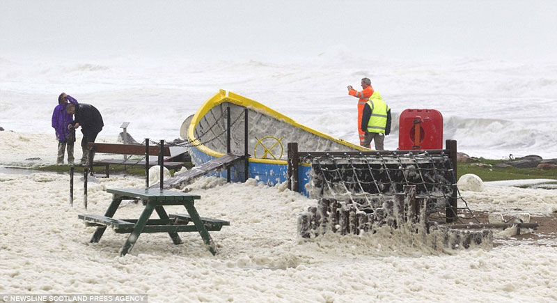 Picture 5 of Scotland sinks in the bubble storm