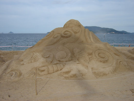 Sculpture in the sand because of the green planet images 1