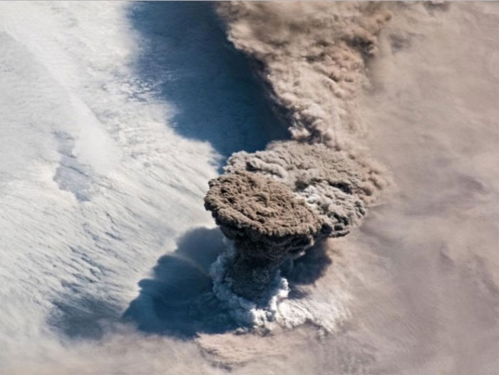 Picture 10 of See active volcanoes around the world