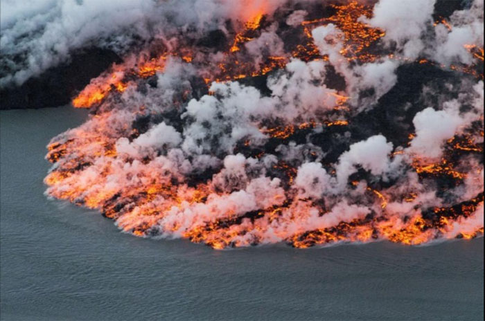Picture 4 of See active volcanoes around the world