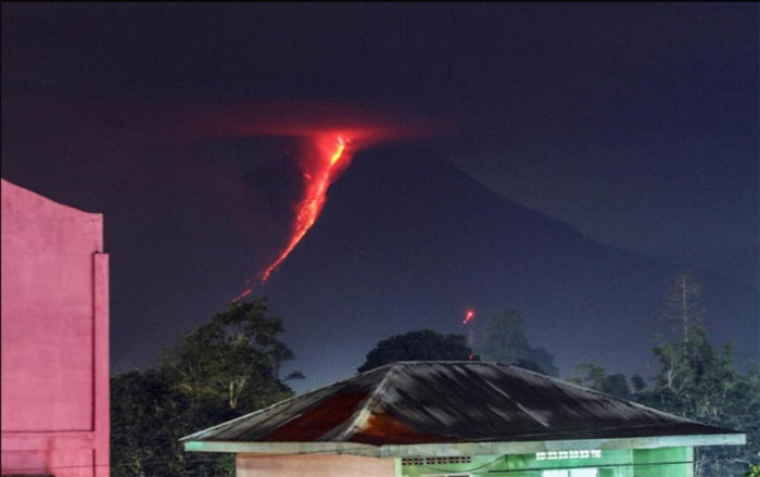 Picture 6 of See active volcanoes around the world